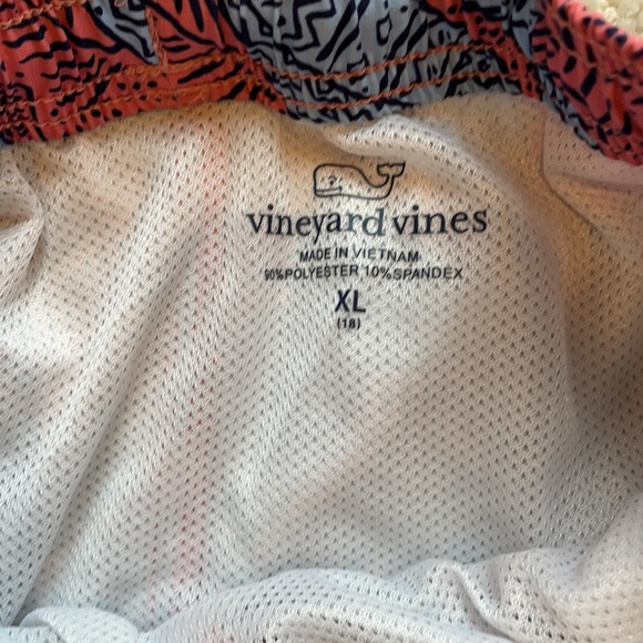 Vineyard Vines swim shorts - Picture 4 of 6